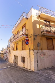 Foto Appartamento a Melilli Centro di 100 m² con 4 locali in vendita