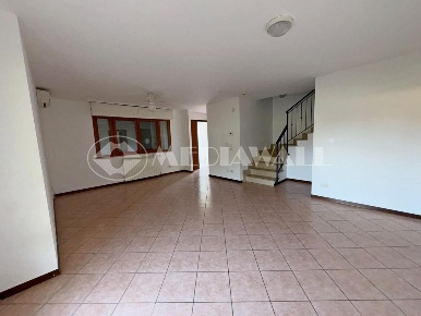 Foto Villa a schiera a Maniago Centro di 205 m² con 5 locali in vendita