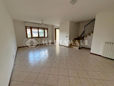 Foto Villa a schiera a Maniago di 207 m² con 5 locali in vendita