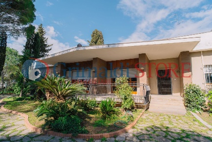 Foto Villa unifamiliare in Via Torino  2, Lizzanello Centro di 3220 m²