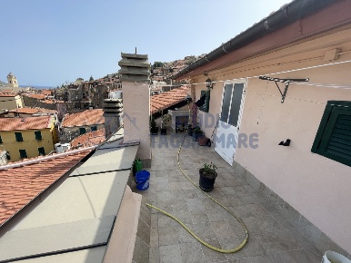 Foto Appartamento in via san dalmazzo, Taggia Centro di 120 m² con 4 locali