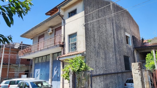 Foto Appartamento in Via F. Guicciardini 12, Trecastagni di 104 m²