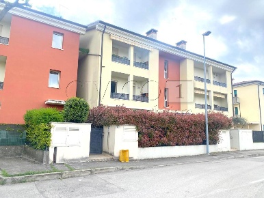 Foto Appartamento in Via Ferraro 80, Dueville di 80 m² con 4 locali