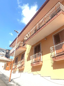 Foto Appartamento a Trecastagni di 95 m² con 4 locali in vendita