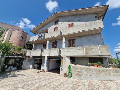 Foto Appartamento in MONTECCAMPANO, Amelia Montecampano di 270 m²