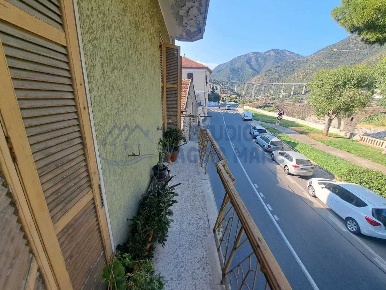 Foto Appartamento in Via Arginatura, Taggia di 55 m² con 3 locali