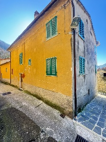 Foto Appartamento a Seravezza di 93 m² con 12 locali in vendita