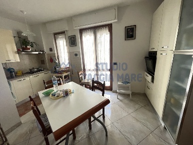 Foto Appartamento a Taggia Centro di 130 m² con 5 locali in vendita