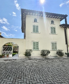 Foto Appartamento a Seravezza Ripa Pozzi Querceta Ponterosso di 240 m²