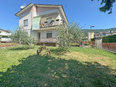Foto Appartamento in via iv novembre 7, Cornedo Vicentino Centro di 171 m²