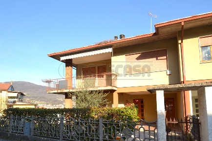 Foto Appartamento a Cornedo Vicentino Centro di 407 m² con 9 locali
