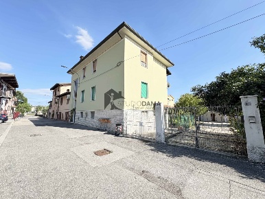 Foto Appartamento in via piave 3, Mazzano Centro di 120 m² con 3 locali