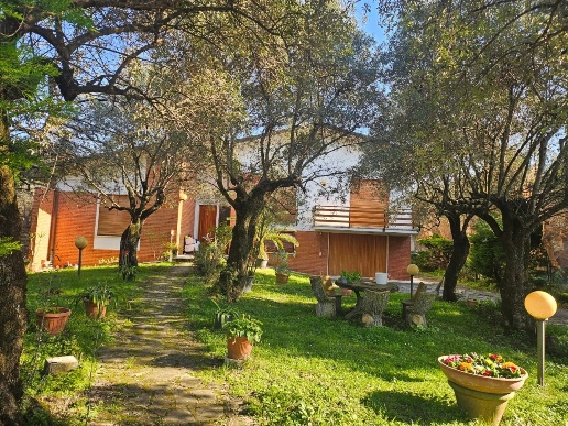 casa indipendente in vendita a Seravezza