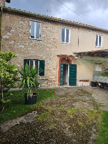 Foto Villa unifamiliare a Seravezza di 140 m² con 4 locali in vendita