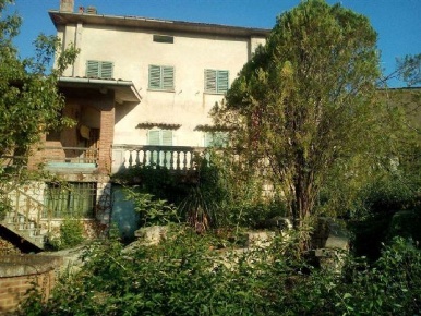 Foto Villa unifamiliare a Montepulciano di 450 m² con 12 locali in vendita