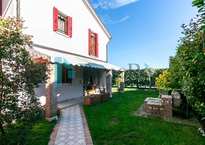Foto Villa a schiera a Carbonera di 130 m² con 5 locali in vendita