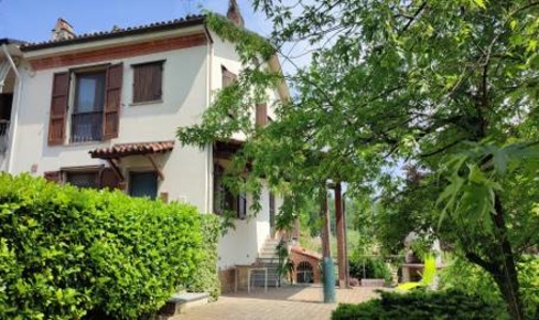 Foto Villa unifamiliare a Stradella di 180 m² con 8 locali in vendita