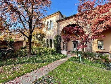 Foto Villa unifamiliare a Manerbio di 271 m² con 7 locali in vendita