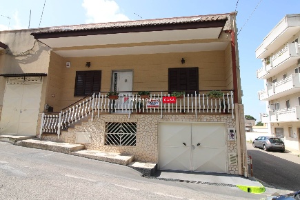 Foto Appartamento in Via Daua Parma  26, Crispiano di 112 m² con 4 locali