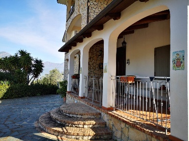 Foto Villa unifamiliare a Giffoni Valle Piana di 696 m² con 10 locali