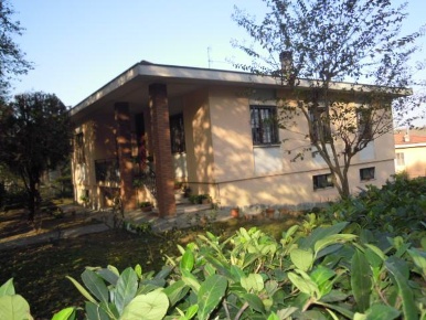 Foto Villa unifamiliare a Stradella Centro di 250 m² con 9 locali