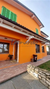 Foto Appartamento a Castel San Giovanni di 230 m² con 5 locali in vendita