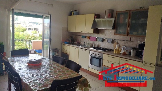Foto Appartamento in via Stromboli, Amantea Centro di 135 m² con 8 locali