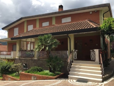 Foto Villa unifamiliare a Monteforte Irpino Molinelle di 450 m² in vendita