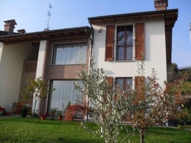Foto Villa a schiera a Stradella Torre Sacchetti di 195 m² con 8 locali
