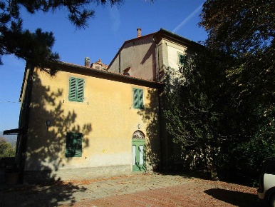 Foto Villa unifamiliare a Serravalle Pistoiese di 1000 m² con 15 locali