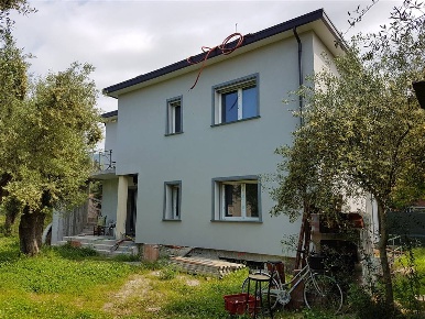 Foto Villa a schiera a Seravezza di 150 m² con 10 locali in vendita