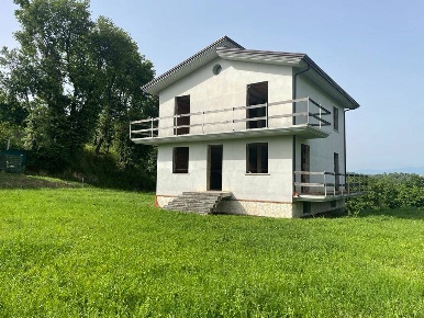 Foto Villa unifamiliare a Teano Centro di 255 m² con 6 locali in vendita