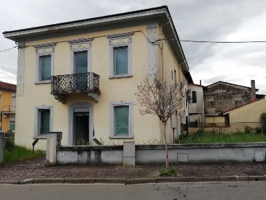 Foto Villa unifamiliare a Castelfranco di Sotto di 230 m² con 8 locali
