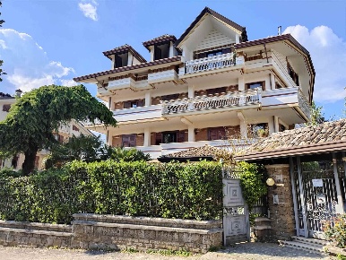 Foto Appartamento in via raffaele valagara, Avellino di 167 m² con 5 locali