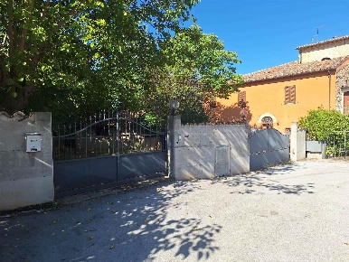 Foto Villa a schiera a San Severino Marche di 188 m² con 5 locali