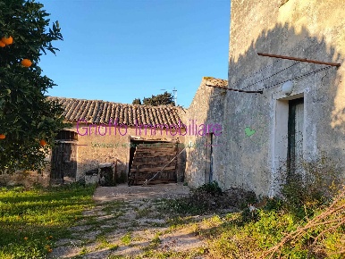 Foto Villa unifamiliare a Valderice di 400 m² con 7 locali in vendita