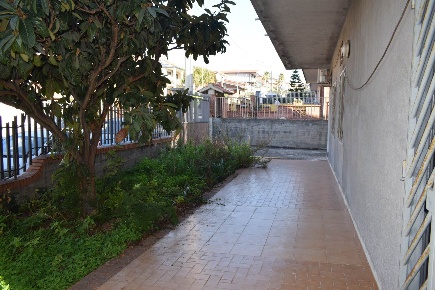 Foto Villa unifamiliare in Via Ruggero II 81, Motta Sant'Anastasia