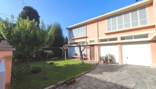 Foto Villa bifamiliare a Stradella Centro di 463 m² con 11 locali
