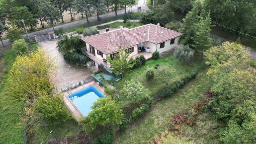 Foto Villa unifamiliare a San Severino Marche di 151 m² con 8 locali