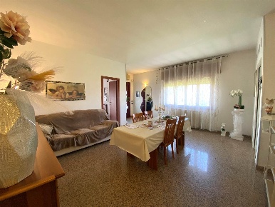 Foto Appartamento a Porto Viro Centro di 163 m² con 5 locali in vendita
