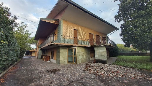 Foto Villa unifamiliare a Osio Sotto di 540 m² con 1 locali in vendita