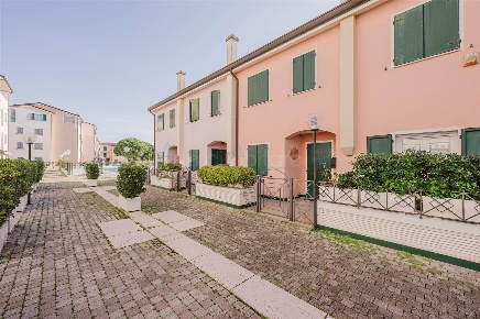 Foto Villa a schiera a Caorle Centro di 96 m² con 4 locali in vendita