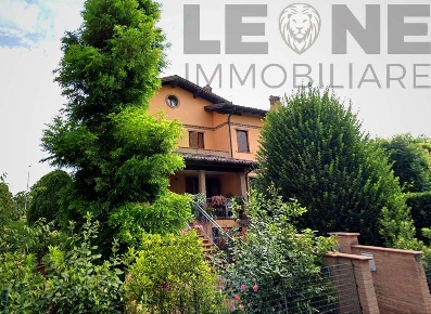 Foto Villa a schiera in via gadda, Castelvetro di Modena Centro di 233 m²