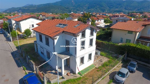 Foto Villa bifamiliare in via federigi  494, Seravezza di 230 m² in vendita