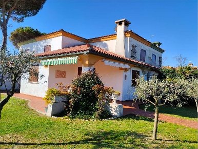 Foto Villa unifamiliare in viale sirio 93, Porto Recanati Centro di 200 m²