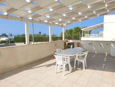 Foto Villa bifamiliare in via stromboli, Taviano di 65 m² con 5 locali