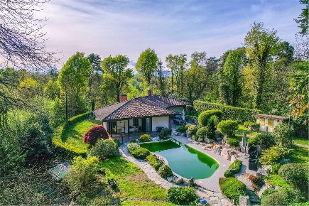 Foto Villa unifamiliare in VIA vecchia, Sesto Calende Centro di 240 m²