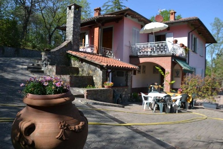 Foto Villa unifamiliare a Sinalunga di 235 m² con 8 locali in vendita