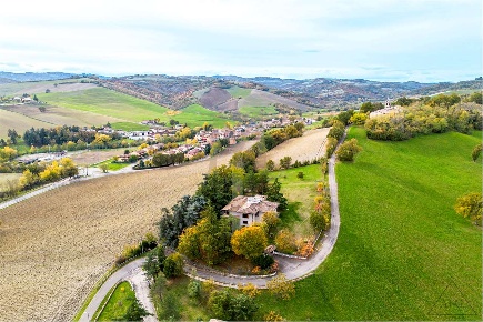 Foto Villa unifamiliare in SAURO 3, Quattro Castella di 509 m² in vendita