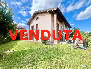 Foto Villa unifamiliare in Don Antonio brambilla, Casatenovo di 200 m²